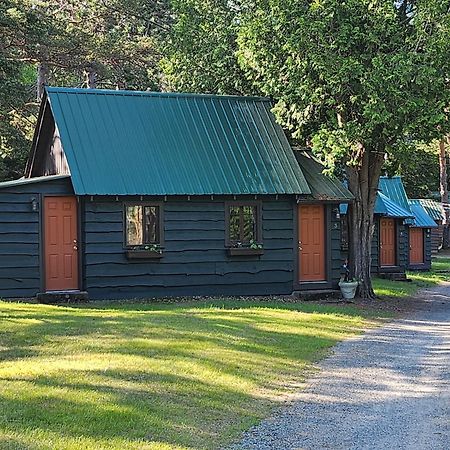 Moreno'S Adirondack Cabins 萨拉纳克莱克 外观 照片