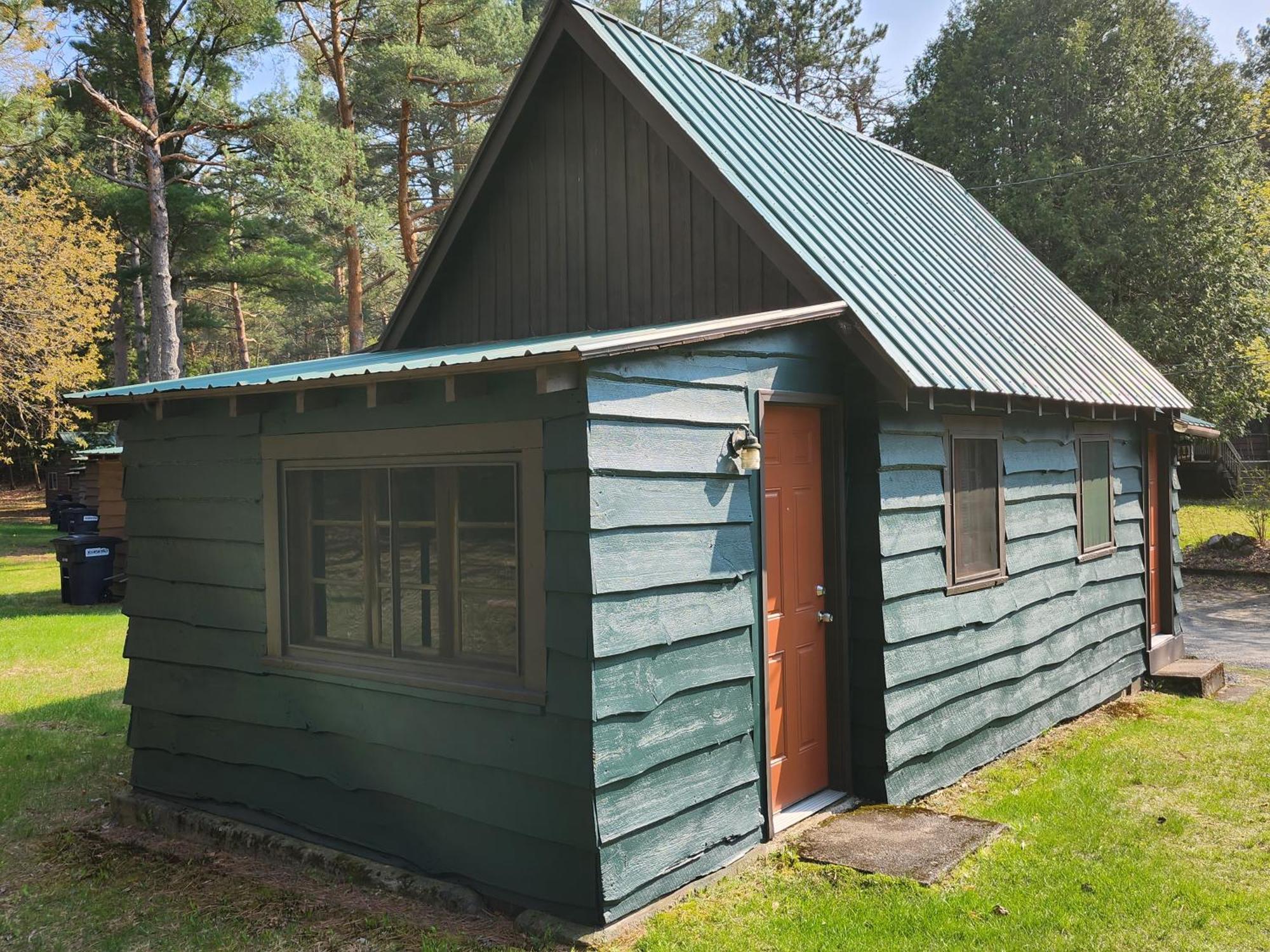 Moreno'S Adirondack Cabins 萨拉纳克莱克 外观 照片