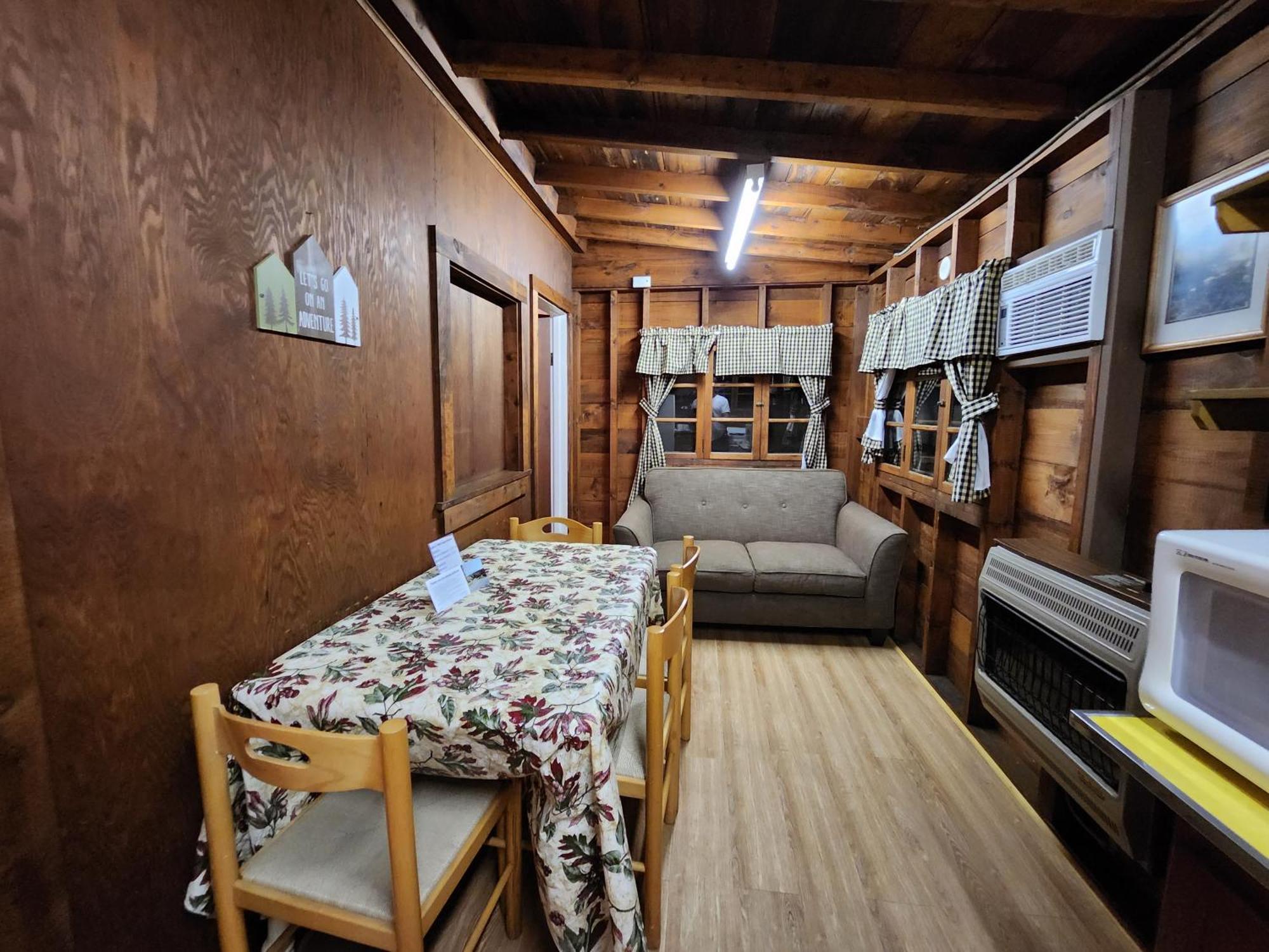 Moreno'S Adirondack Cabins 萨拉纳克莱克 外观 照片