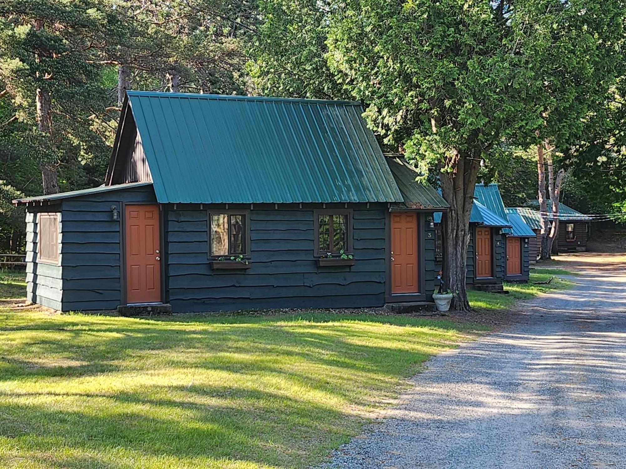 Moreno'S Adirondack Cabins 萨拉纳克莱克 外观 照片